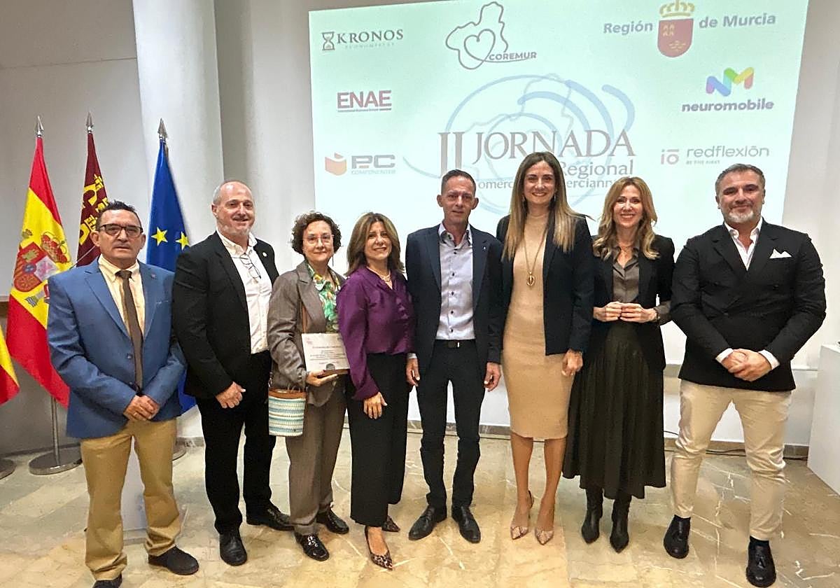 Antonio Lozano, Tesorero Coremur, Gines Basilio, Vicepresidente Coremur, Carmen Piñero, Fundadora de Coremur, Conchi Lucas, Responsable Desarrollo de Negocio de GDP de ENAE, Jesús López Pay, Presidente de Coremur, Patricia Fernández López, Alcaldesa de Archena, Marisa López Aragón, Consejera de Empleo, Sergio Montes, Director del Programa GDP ENAE