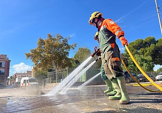 Más de 1.000 efectivos de la Consejería de Medio Ambiente realizan 336 actuaciones de limpieza y achiques en los municipios tras la dana 'Alice'