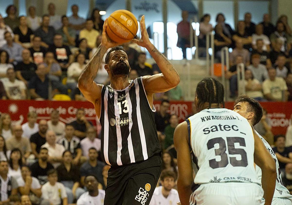 Faverani, en el partido contra el Oviedo.