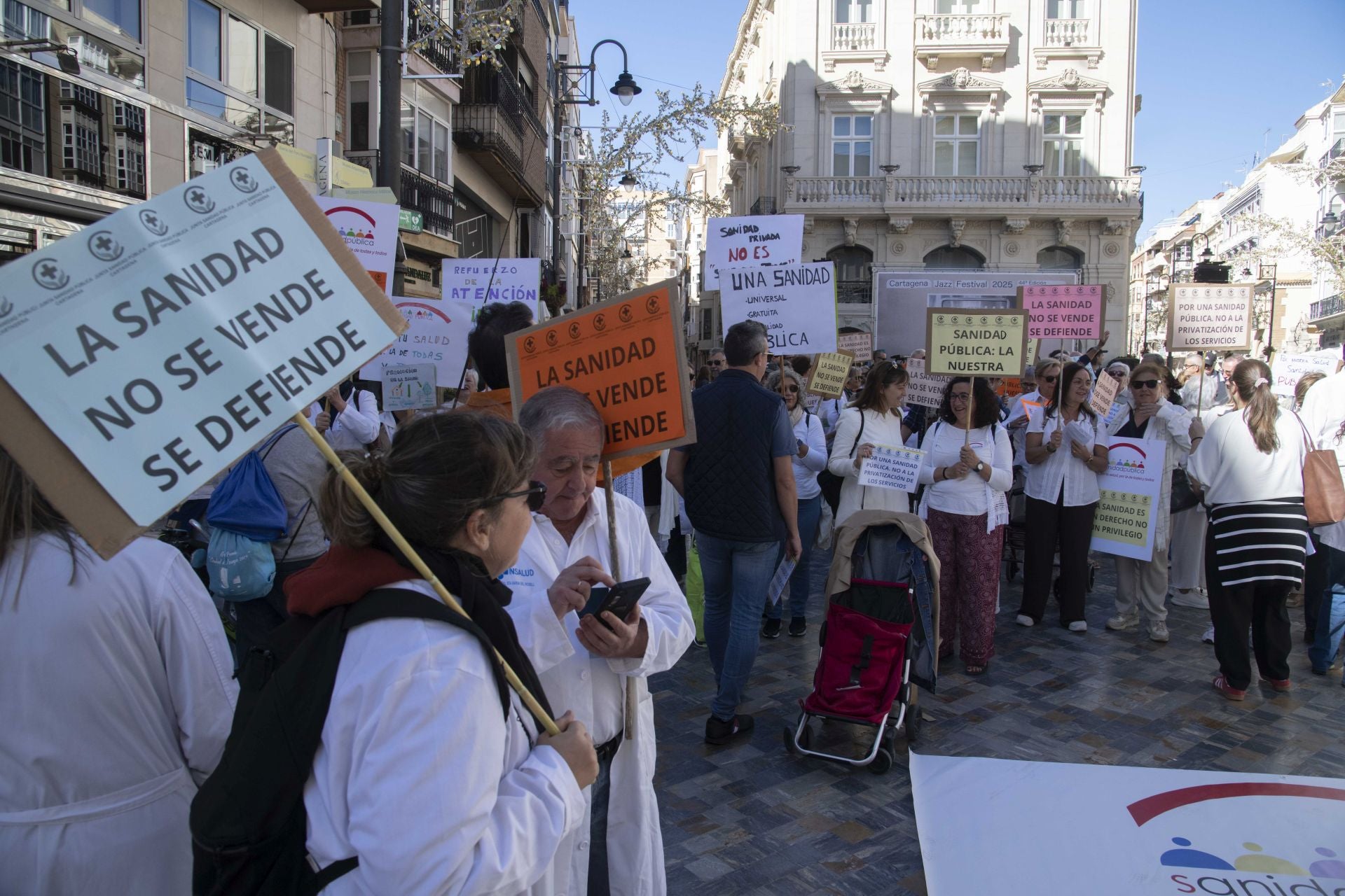 Manifestación en defensa de la sanidad pública en Cartagena, en imágenes