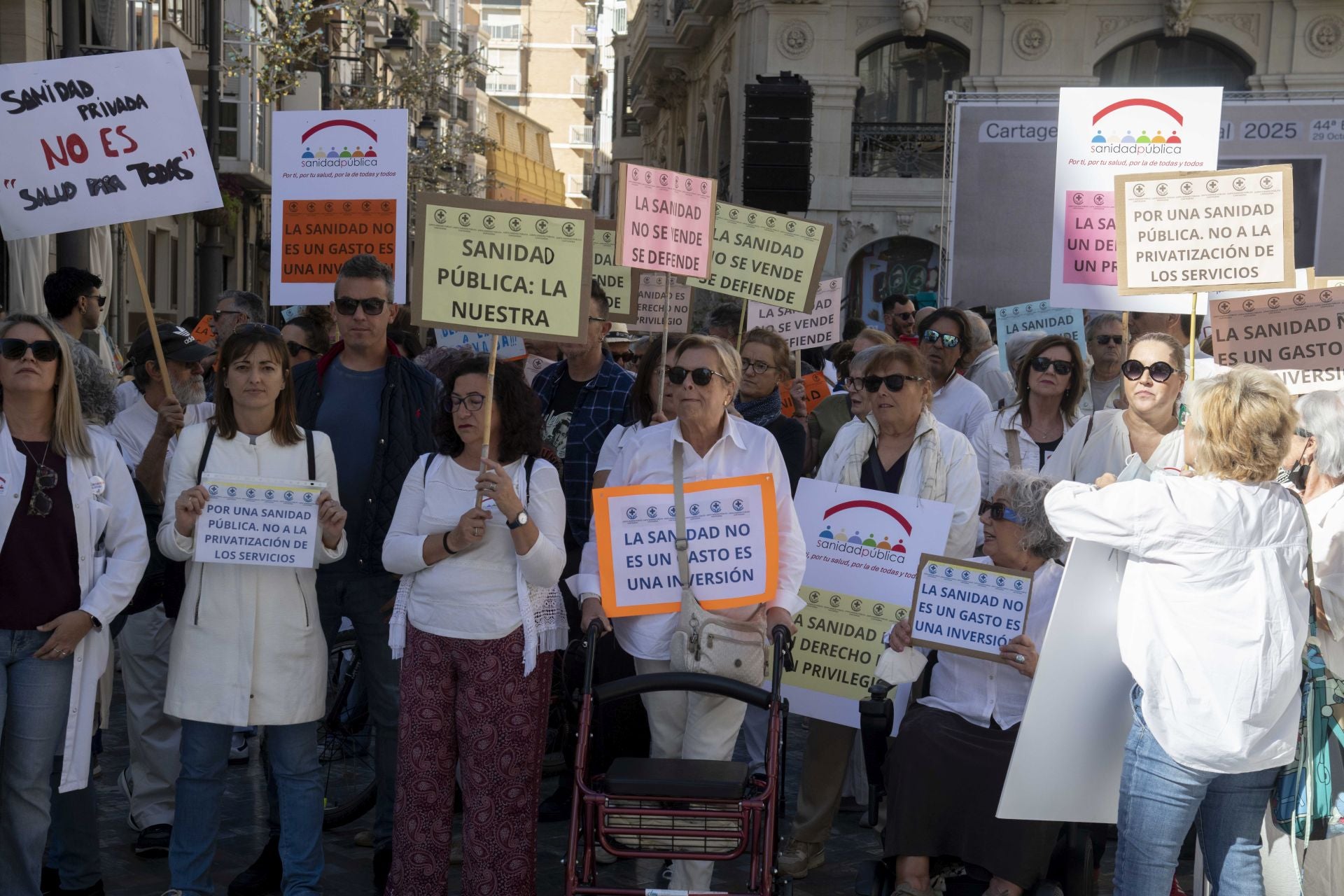 Manifestación en defensa de la sanidad pública en Cartagena, en imágenes