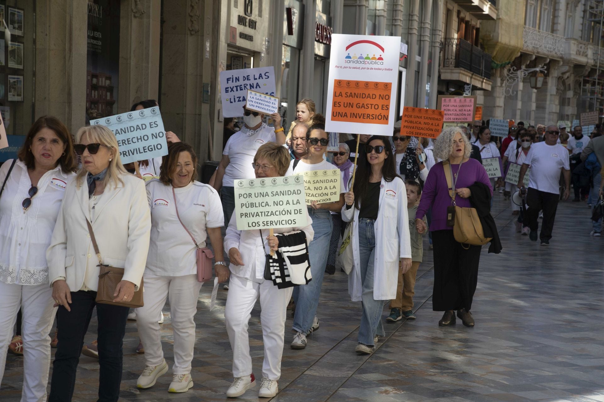 Manifestación en defensa de la sanidad pública en Cartagena, en imágenes