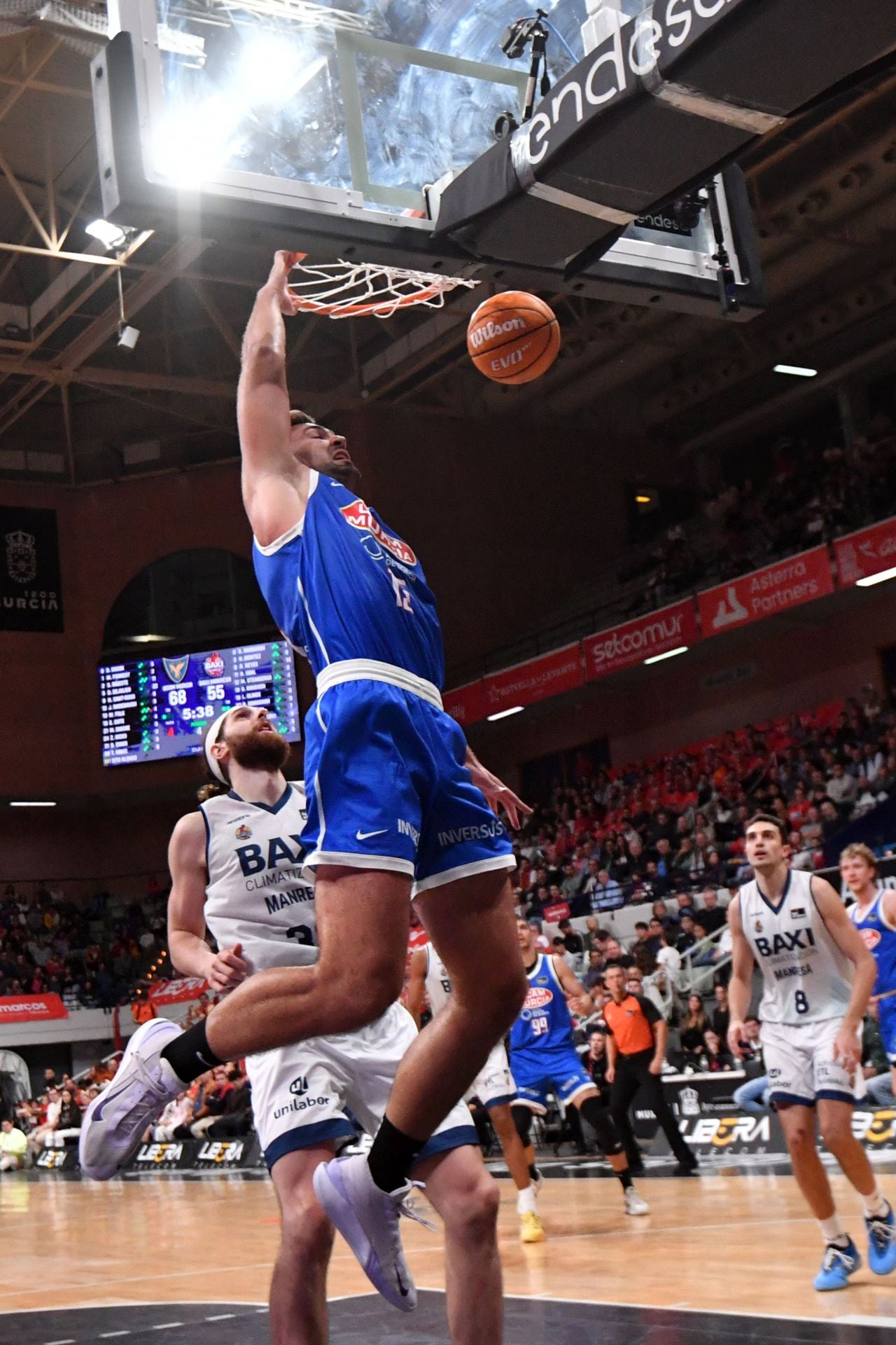 La penúltima fiesta del Palacio sigue acercando al UCAM a la Copa, en imágenes