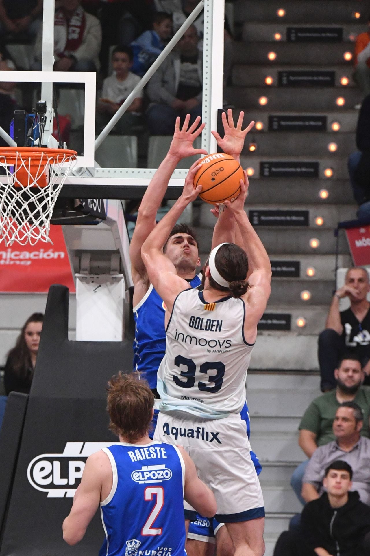 La penúltima fiesta del Palacio sigue acercando al UCAM a la Copa, en imágenes