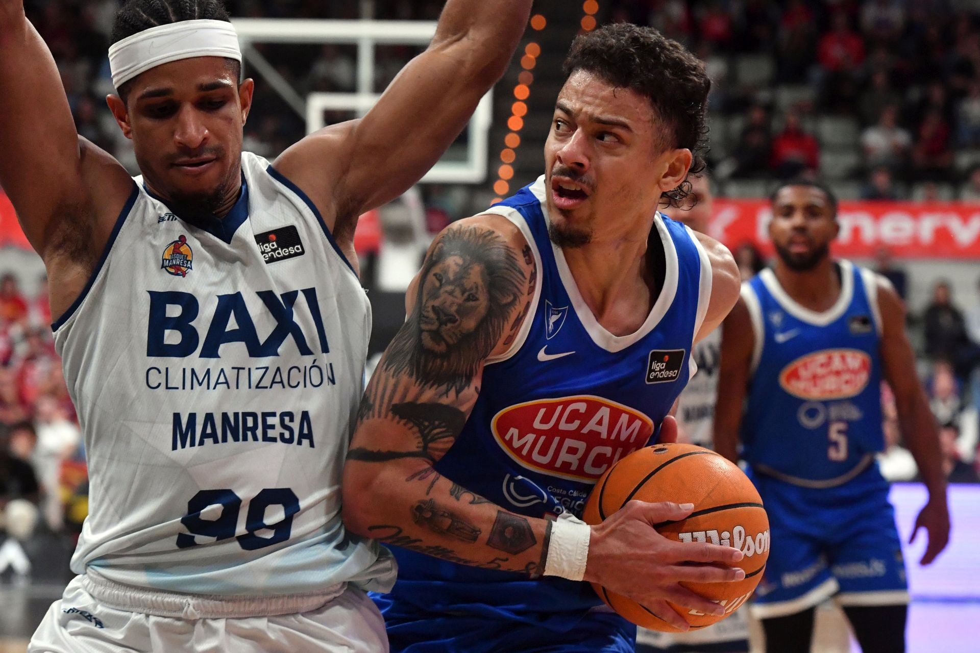 La penúltima fiesta del Palacio sigue acercando al UCAM a la Copa, en imágenes