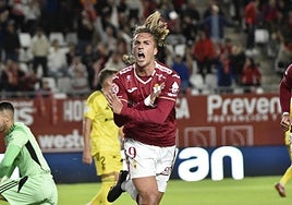 Pedro Benito celebrando el gol.