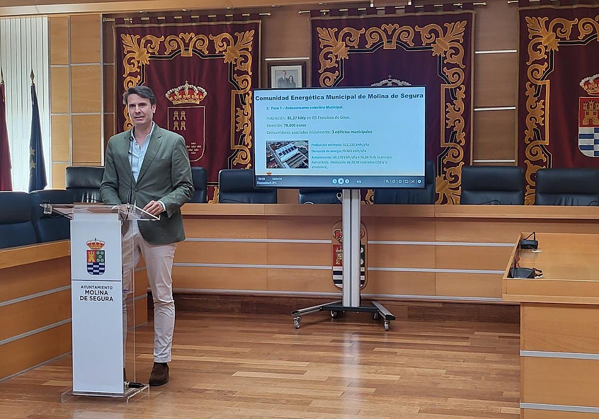 El alcalde José Ángel Alfonso, en la presentación del proyecto, ayer.