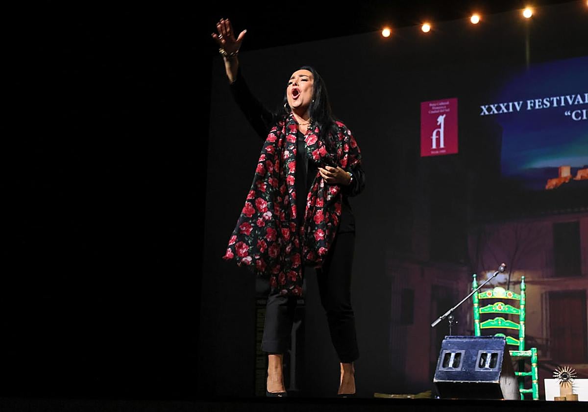 La cantaora Susana Romero durante su actuación en el festival.