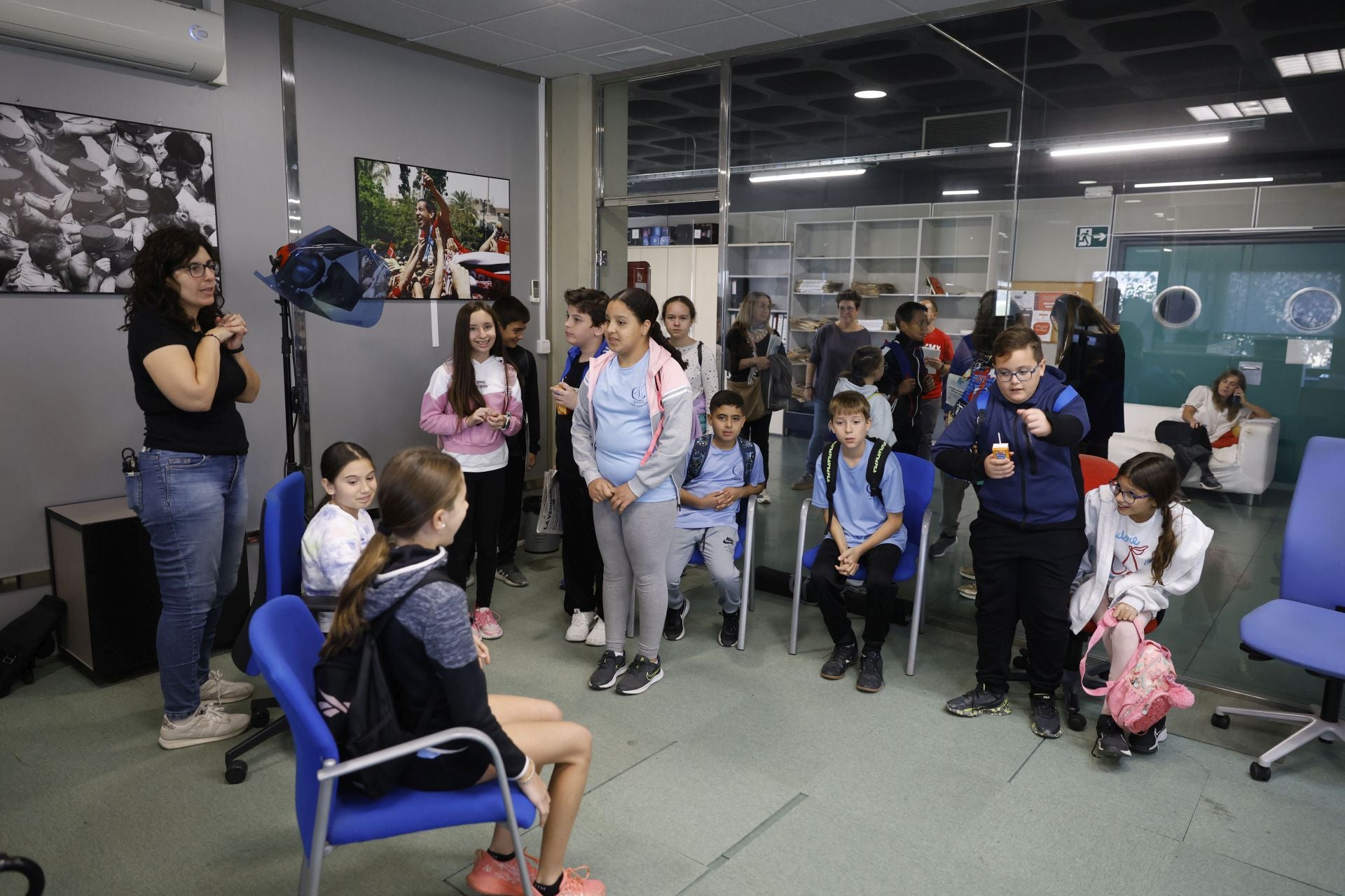 Visita del colegio Juan XXIII de Las Lumbreras, en Monteagudo, a LA VERDAD