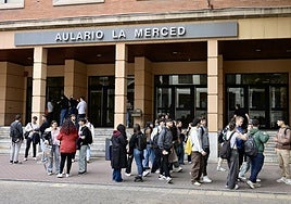 Imagen de archivo de alumnos universitarios de la UMU en La Merced de Murcia.