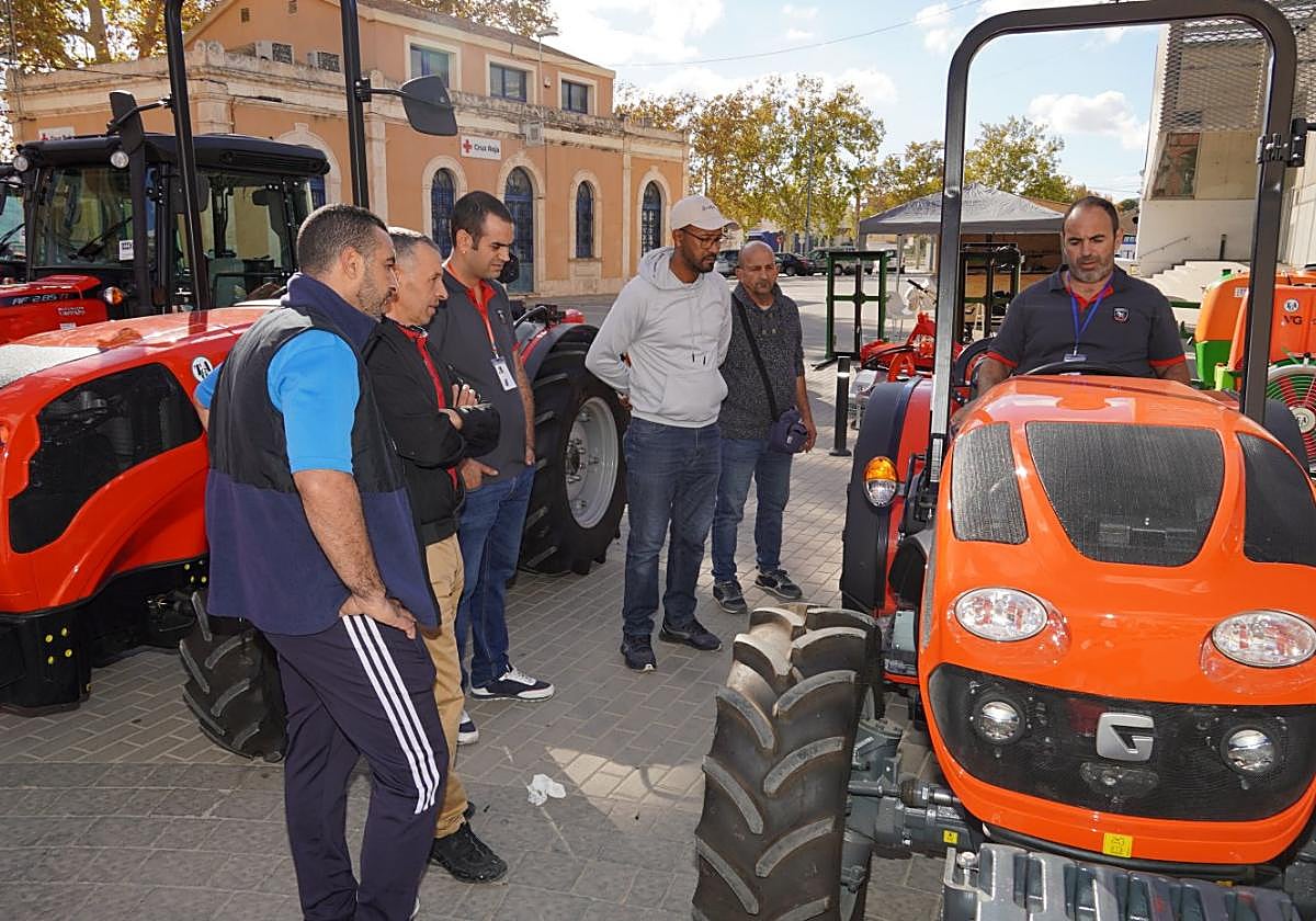 Visitantes en la pasada edición de la Feria Agrícola de Jumilla.