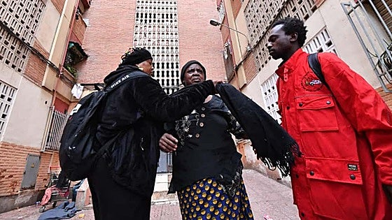 Aplazan el desahucio de Maryam, de 63 años, en Murcia: «Es una mujer muy buena y no se lo merece»