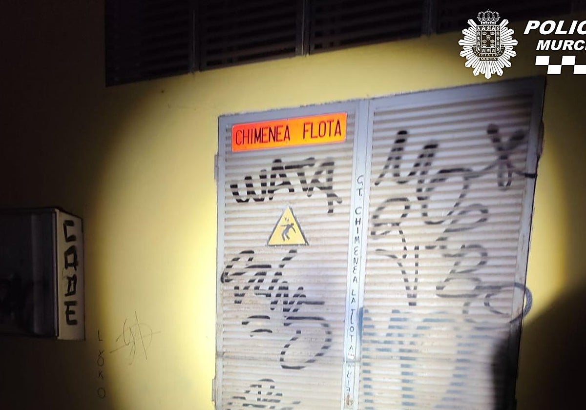 Transformador eléctrico al que intentaron acceder los dos detenidos.