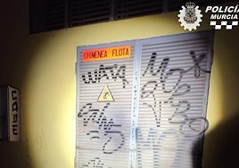 Transformador eléctrico al que intentaron acceder los dos detenidos.