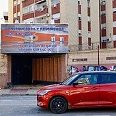 Entrada de la discoteca Mundo, con el cartel de Juan Gregorio.