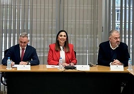 Sara Rubira junto al consejero valenciano Miguel Barrachina, y Lucas Jiménez, este viernes, durante la reunión.