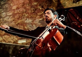 Lorenzo Meseguer, en una actuación reciente con su violonchelo.