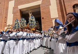 Cristo Resucitado, a las puertas de la iglesia de Santa María de Gracia.
