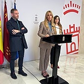 Pilar Torres informa de la adjudicación del nuevo contrato tras la Junta de Gobierno.