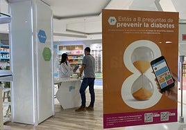 Cartel de la campaña, instalado en una farmacia de la Región de Murcia.