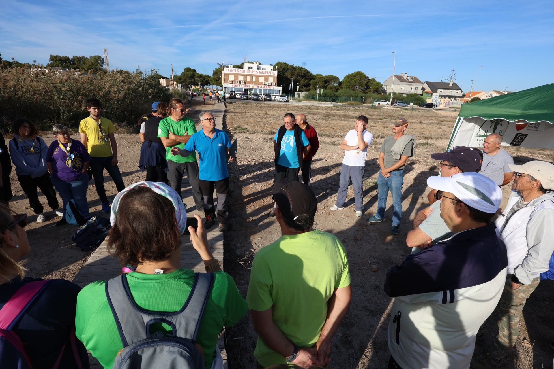 La recogida de basura en el paraje natural Menhir del Rame, en el Mar Menor, en imágenes