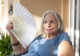 Dora Catarineu, en su casa de Murcia en junio de 2024.