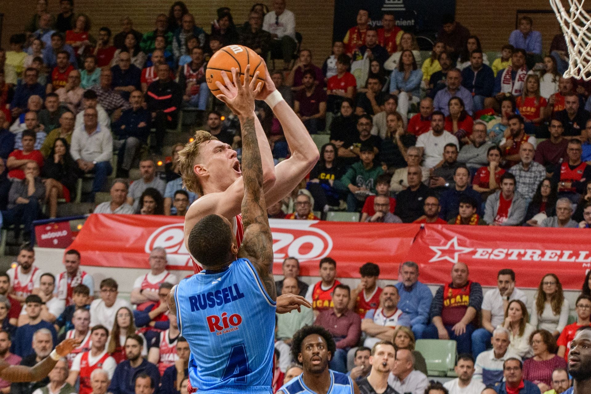 El UCAM Murcia cae prisionero de la trampa del Breogán, en imágenes