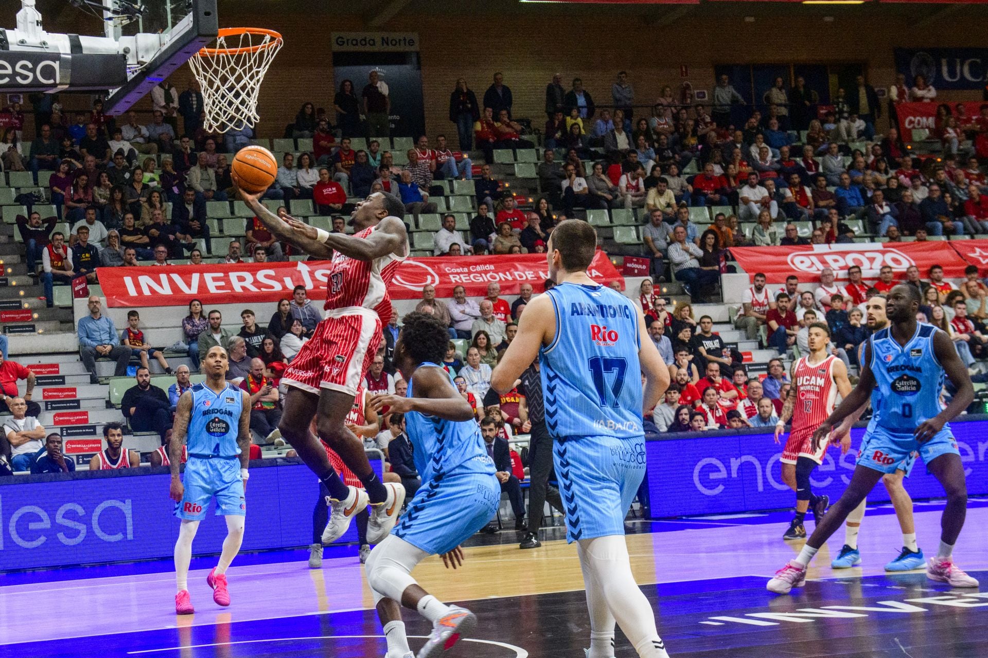 El UCAM Murcia cae prisionero de la trampa del Breogán, en imágenes