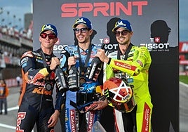 Pedro Acosta, Álex Marquez y Fabio Di Giannantonio, podio de la carrera al sprint.