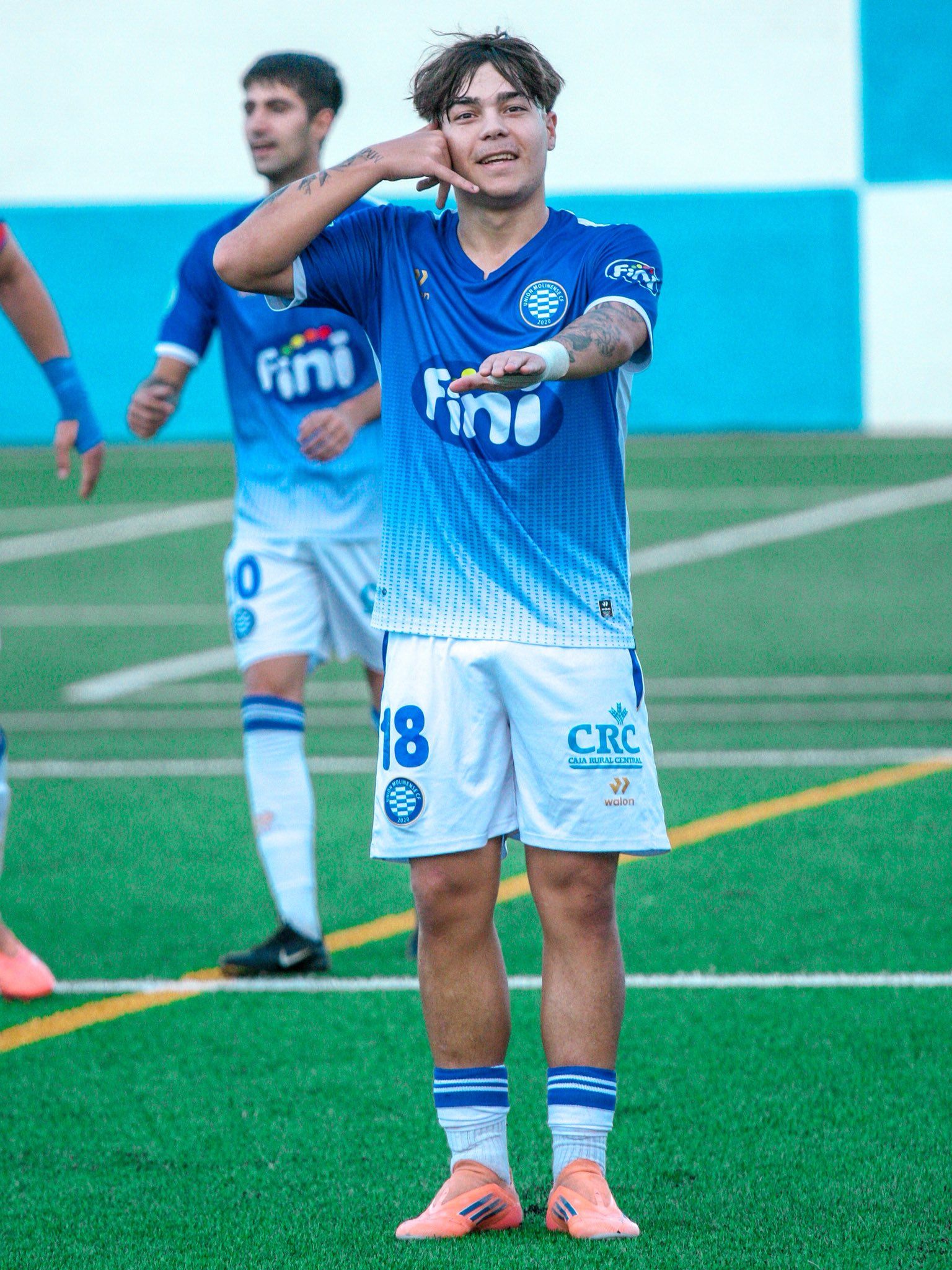 Álex Martínez, del Molinense, celebrando el gol que le marcó ayer al Mazarrón en el Sánchez Cánovas.