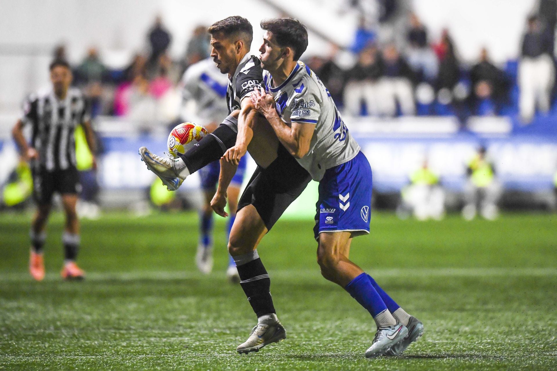 El FC Cartagena pierde ante la intensidad y calidad del Europa, en imágenes