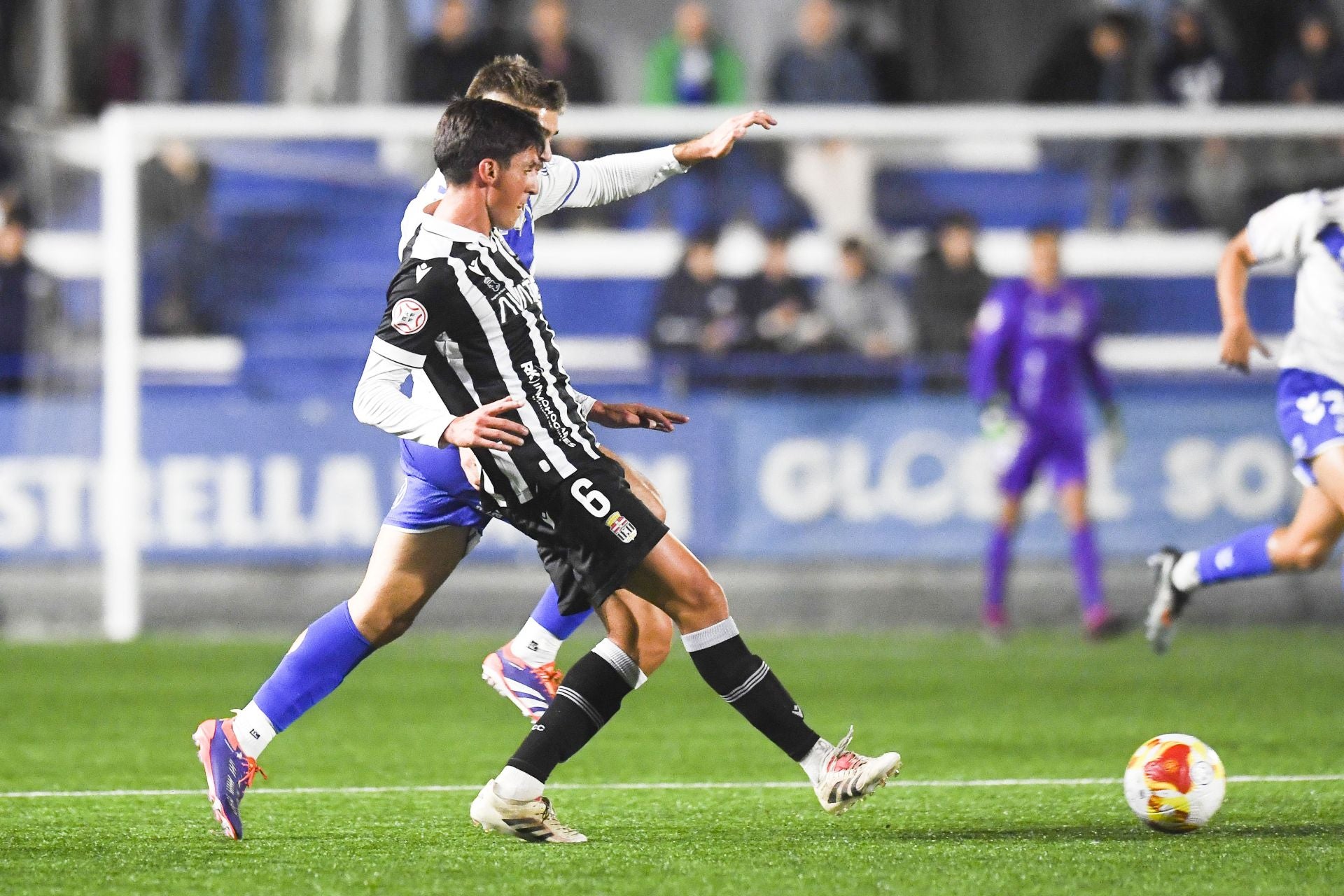 El FC Cartagena pierde ante la intensidad y calidad del Europa, en imágenes