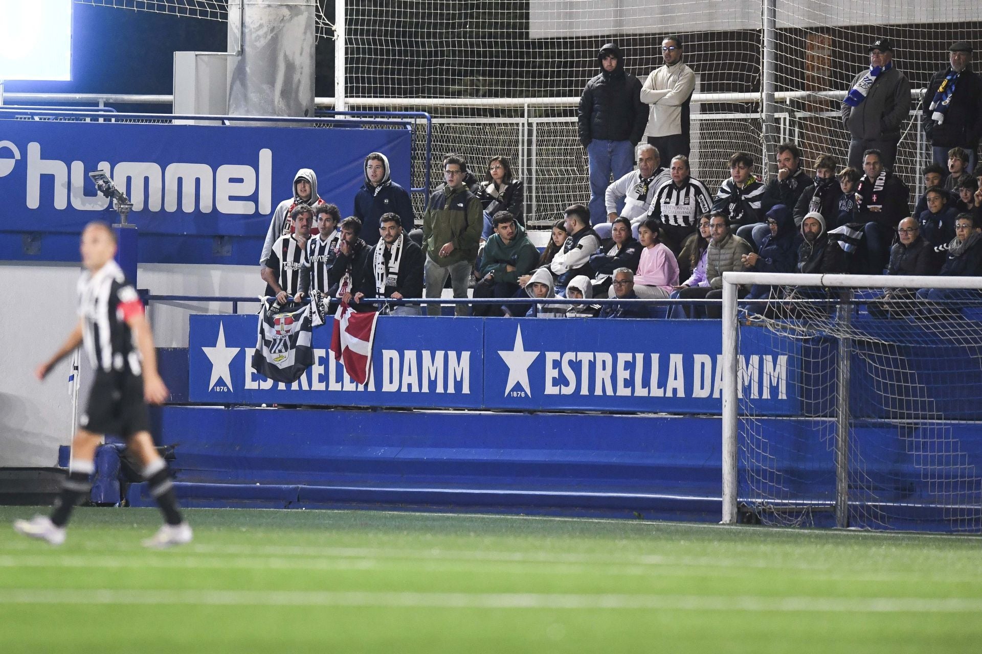El FC Cartagena pierde ante la intensidad y calidad del Europa, en imágenes