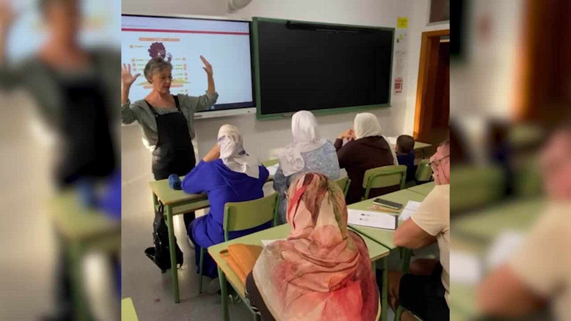 Clases de español para familias de alumnos extranjeros: el gesto altruista de dos profesoras de Murcia para romper barreras