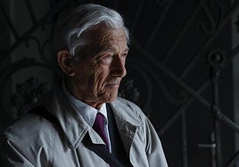 Kallifatides ha publicado más de cuarenta libros de ficción, ensayo y poesía traducidos a varios idiomas.