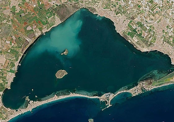 Panorámica del Mar Menor tomada por satélite el pasado 30 de marzo.