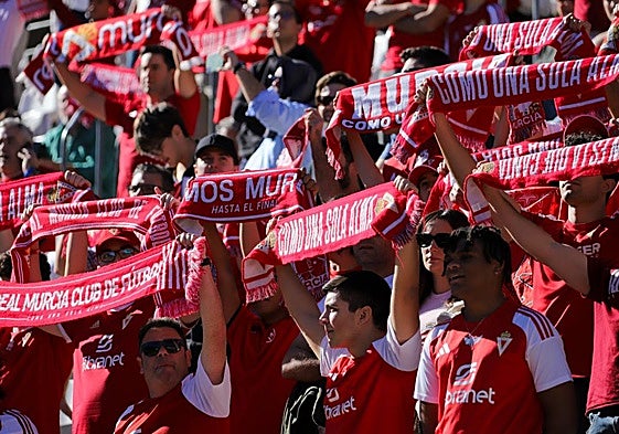La grada del Enrique Roca, en el duelo ante el Teruel.