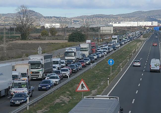 Retenciones a la altura de Martínez del Puerto, este martes.