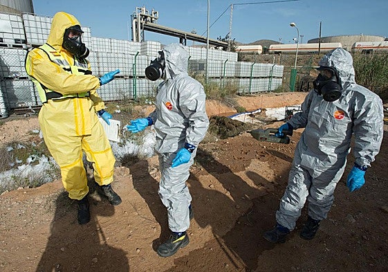 Imagen de archivo de un simulacro anterior realizado en el Valle de Escombreras, en Cartagena.