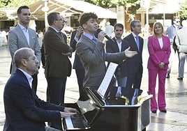 La presentación de la decoración navideña de Murcia, este martes, en la plaza Belluga.