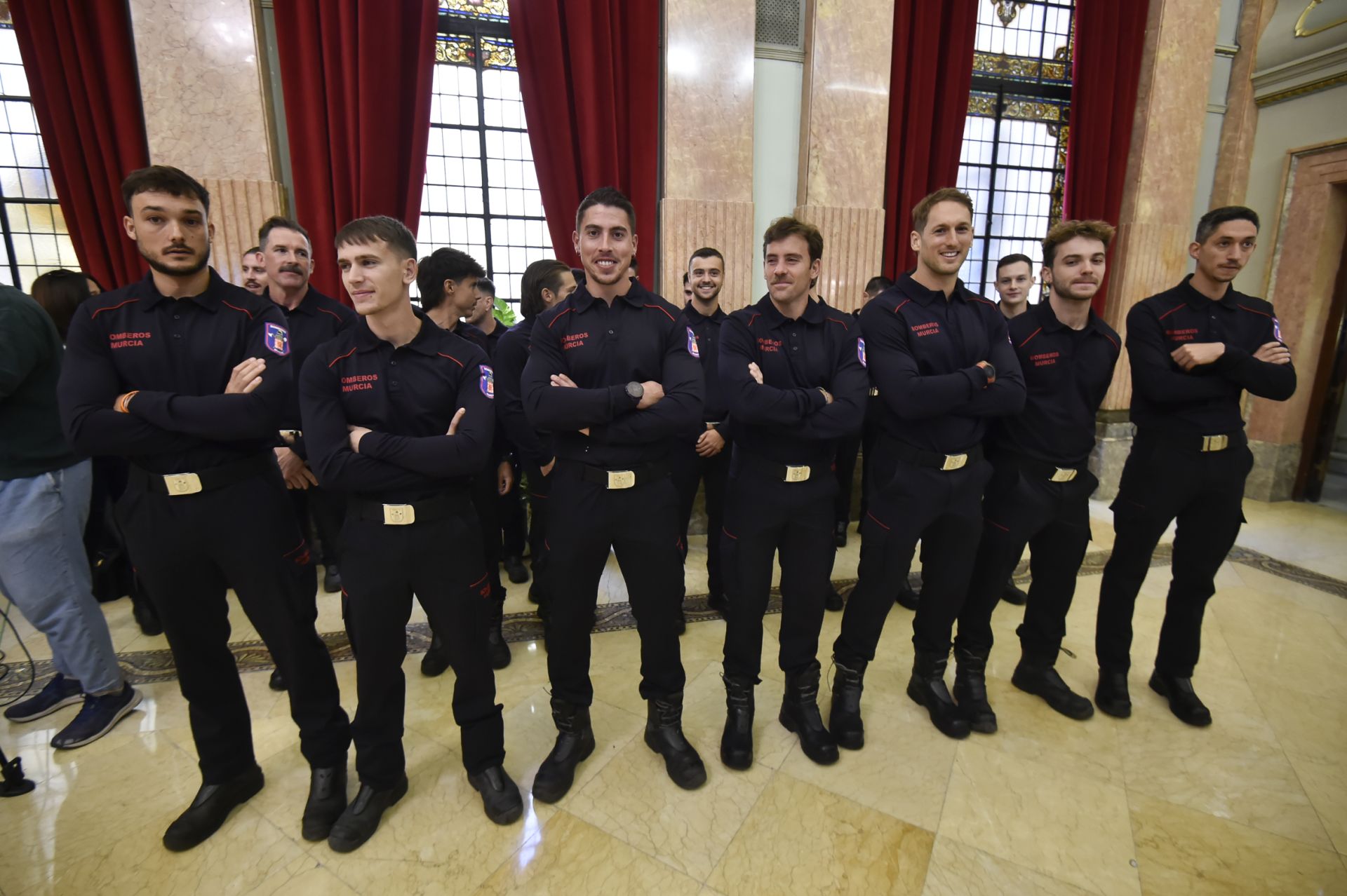 Las imágenes de la toma de posesión como funcionarios de 45 nuevos bomberos en Murcia