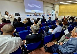 Jornada informativa celebrada este martes con ganaderos en Cartagena.