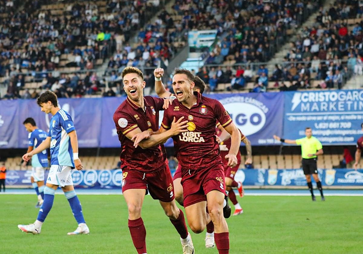 Morros y Gabri López celebrando el gol del primero en Chapín.
