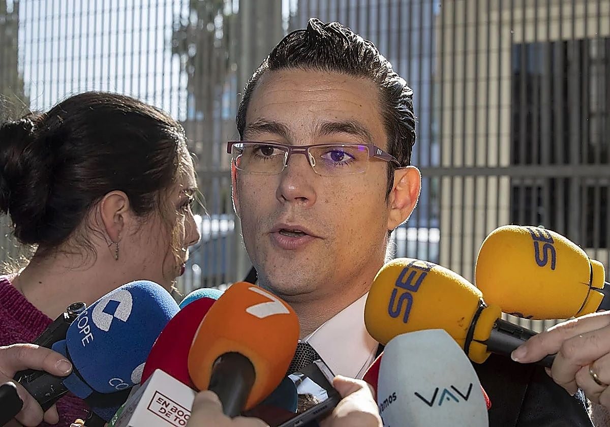 El abogado Raúl Pardo-Geijo, durante una de las declaraciones por la 'tragedia de Atalayas'.