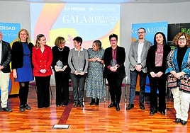 Pedro Martínez, Mercedes Bernabé, Conchita Ruiz, Rosario Peñalver, Rosa Cano, Lourdes Toribio, Virginia Ayala, Víctor Rodríguez, Ana Gálvez y Ascensión Tenza tras la entrega de premios.