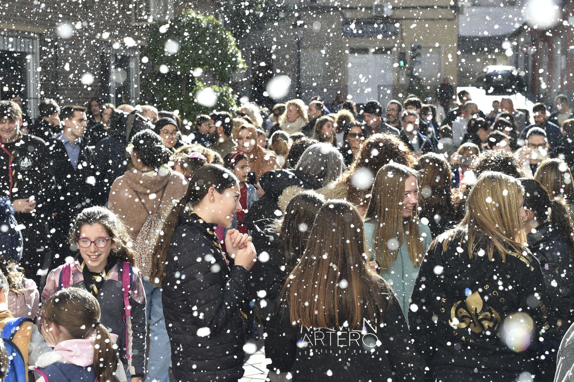 La nevada artificial en Murcia para cumplir el deseo de un niño de 7 años, en imágenes