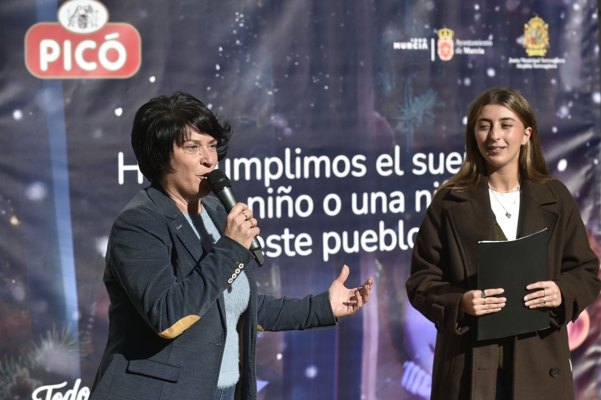 La nevada artificial en Murcia para cumplir el deseo de un niño de 7 años, en imágenes