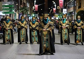 Uno de los grupos de musulmanes en el desfile por la avenida Juan Carlos I.