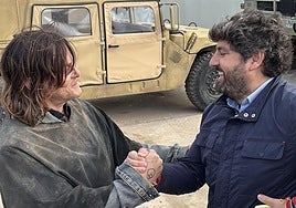 López Miras saluda al actor Norman Reedus, ayer.