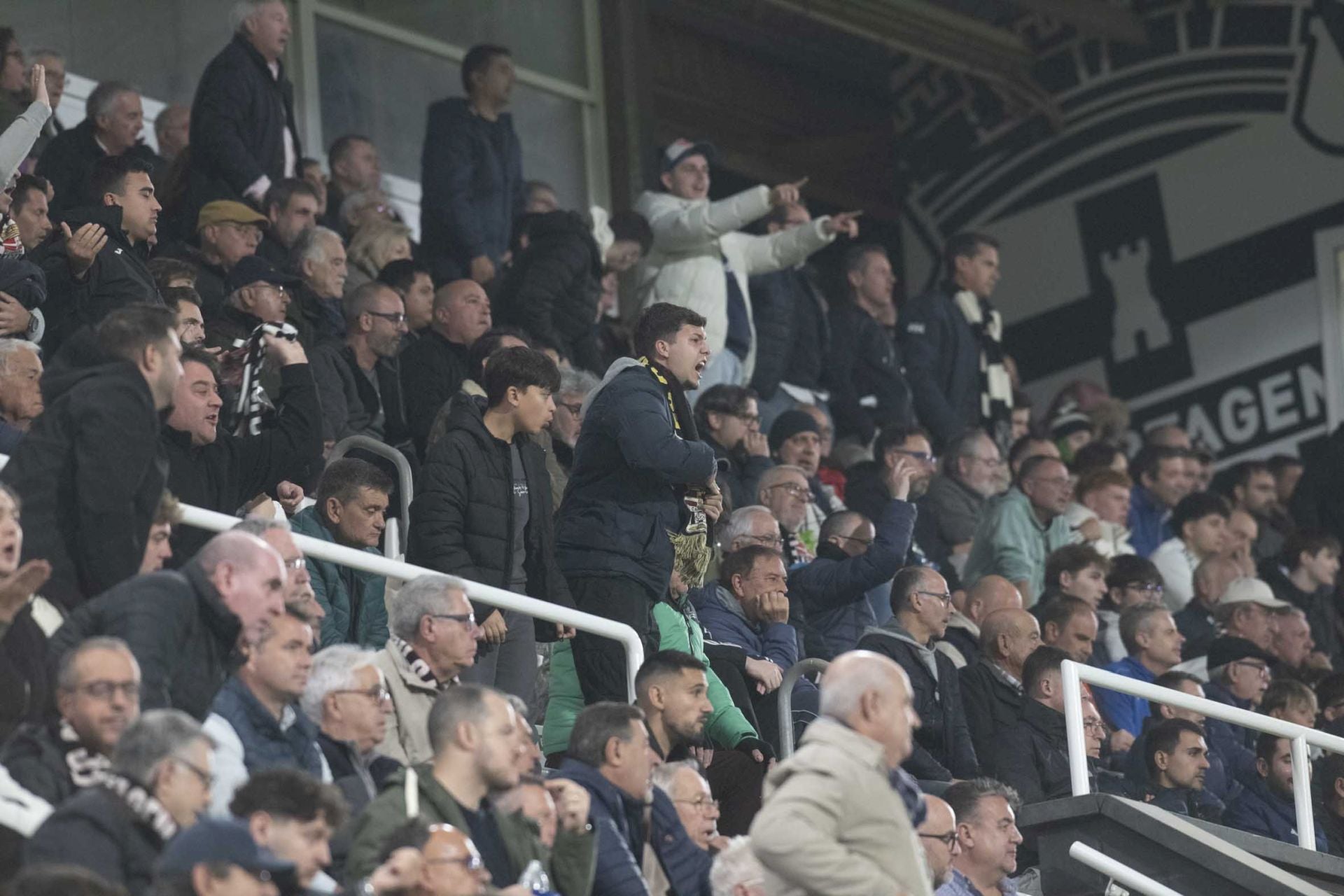 El FC Cartagena se queda con la miel en los labios, en imágenes